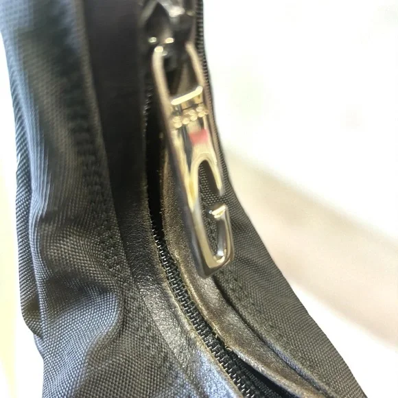 Authentic Vintage Gucci Black Women's shoulder bag - Picture 2 of 7